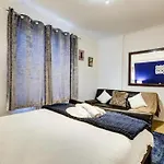 Park Lane Beautiful Family Apartment
